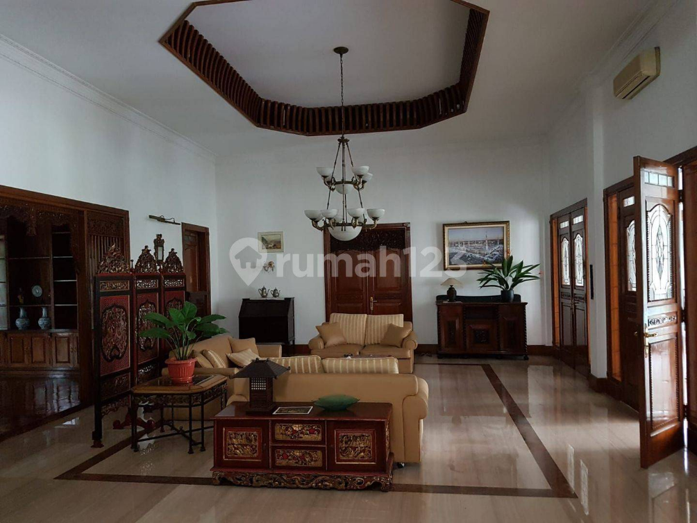 Luxurious Villa with Pool in Strategic Location