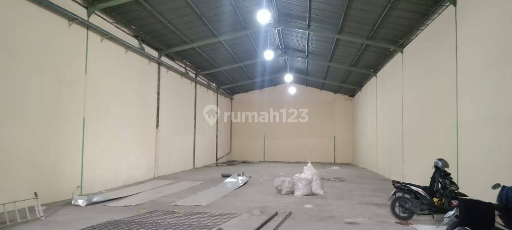 Large Warehouse with Office Near Port Access