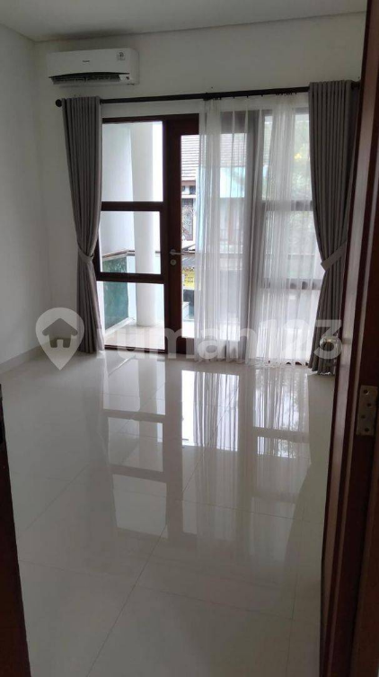 Modern House with Strategic Location in Bintaro
