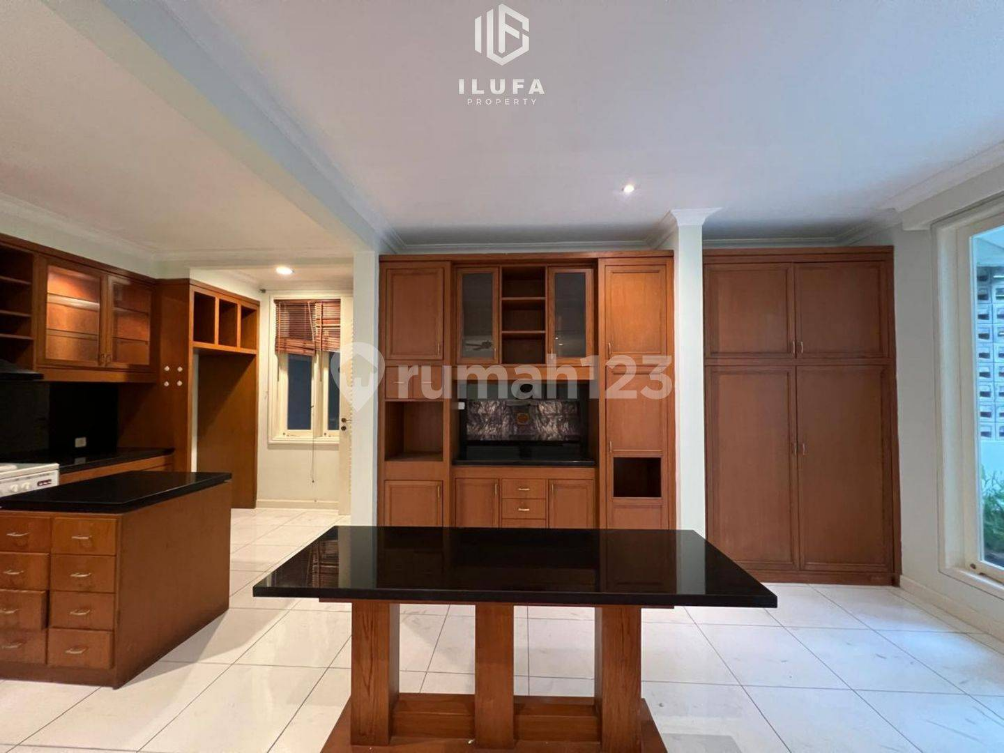 Luxurious 4-Bedroom House with Pool in Kebayoran