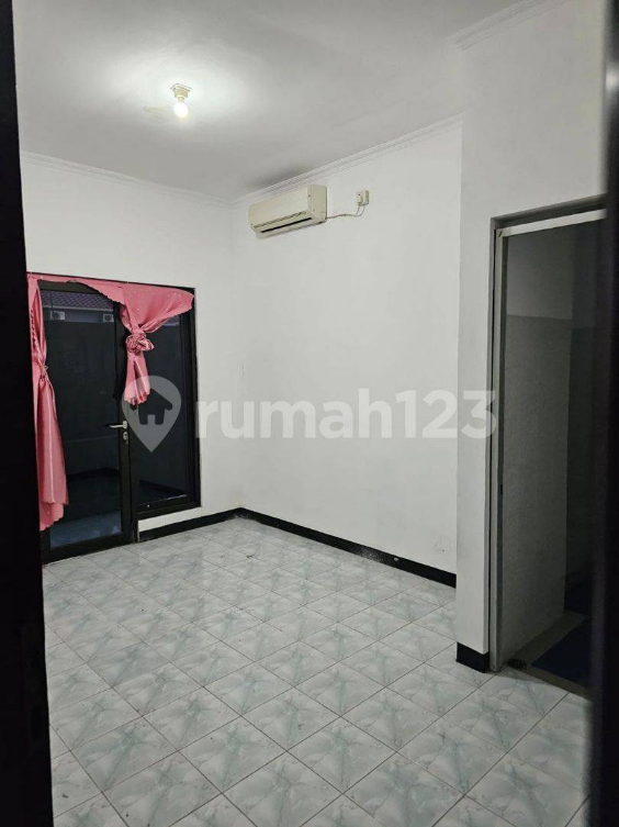 Spacious Two-Story House with Three Bedrooms