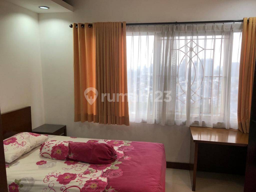 Furnished 3-Bed Cosmo Mansion Near Thamrin Mall