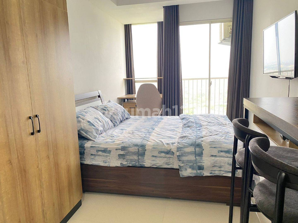Modern Studio Near Binus Campus with Lake View