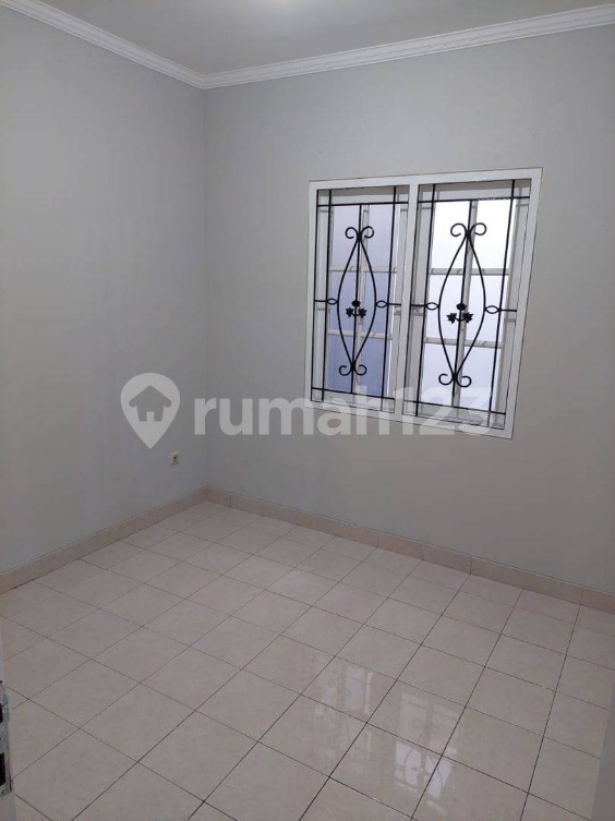 Spacious 4-Bedroom House with Garden in Cibubur