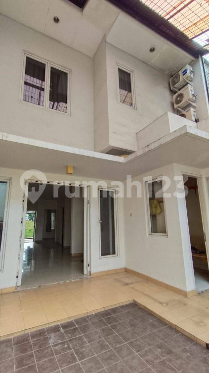 Comfortable Modern House with School Nearby