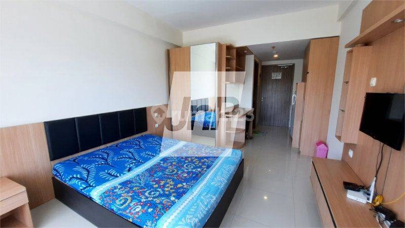 Furnished Studio Apartment with North-Facing View