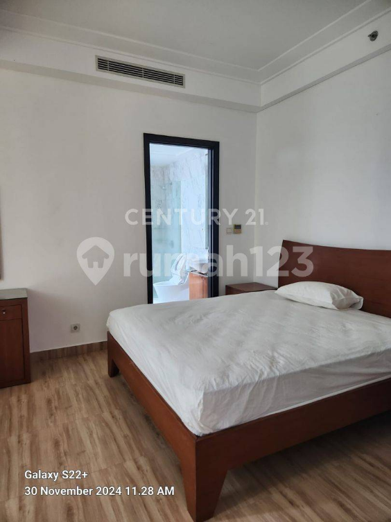 Luxurious 3+1 Bedroom Apartment at The Peak Sudirman
