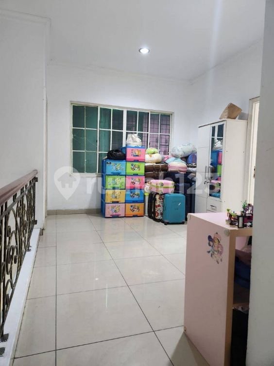 Furnished 2.5-Floor House Near PIK