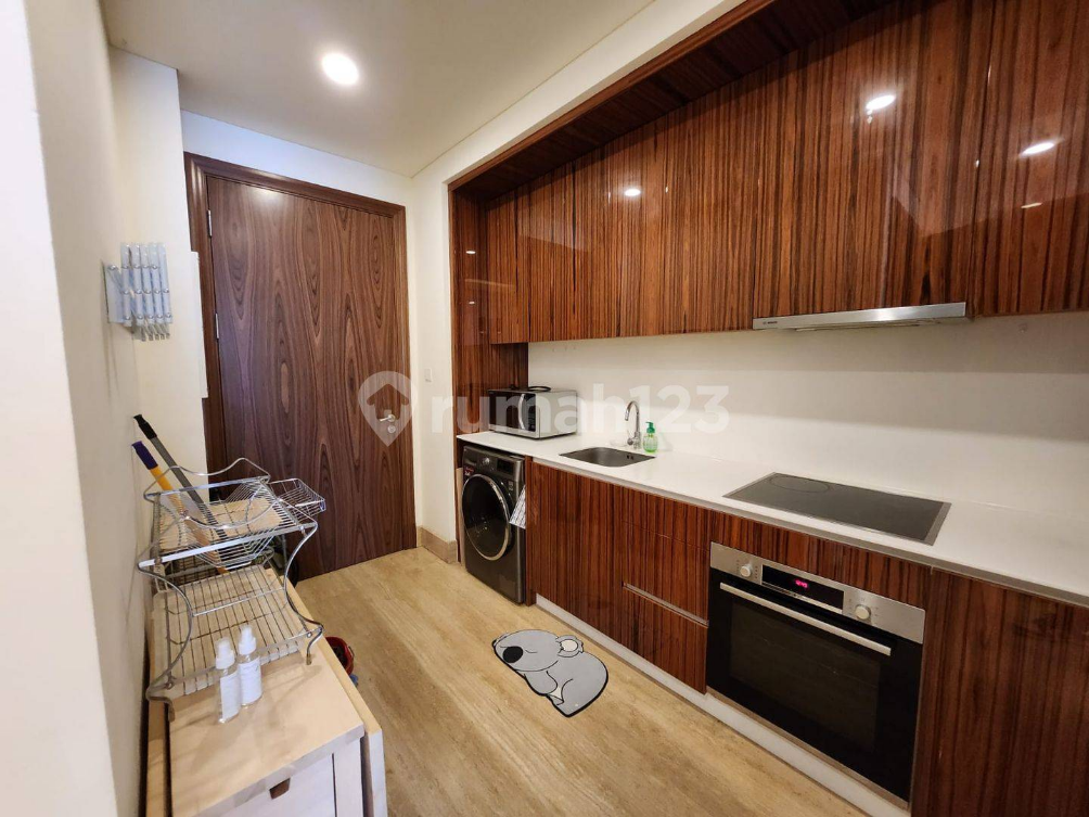 Modern Clean Studio Apartment with Designer Interior