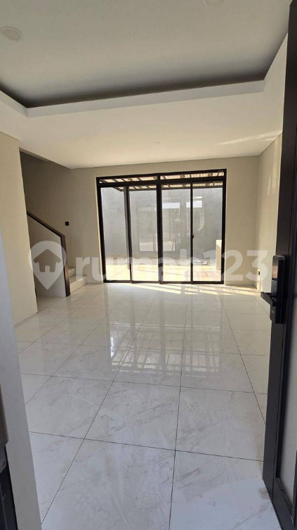 Modern 3-Bedroom House with Garden in Tatar Punawangi
