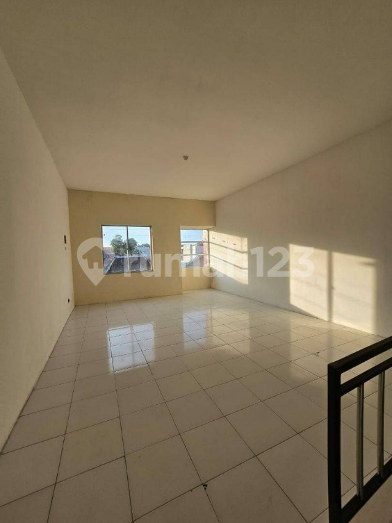 Strategic Commercial Space Near Veteran Road Solo