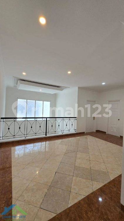 Luxurious White Villa in Raffles Hills Complex