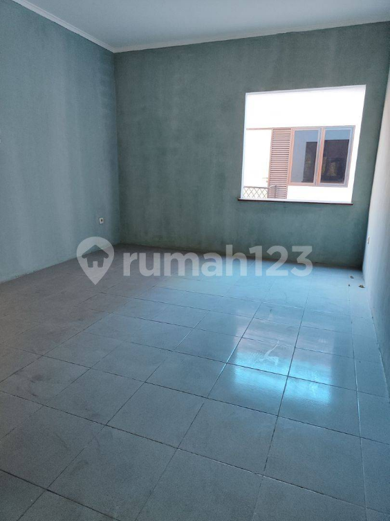 Spacious 4-Bedroom House Near Rawamangun Main Road