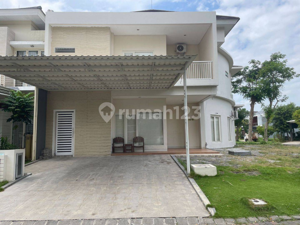Modern 4-Bedroom Villa with Pool in Palm Beach