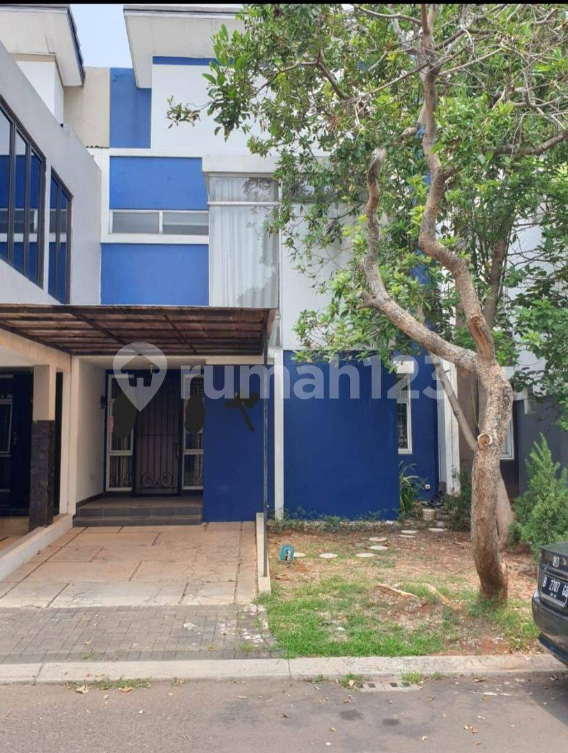 Spacious House in BSD City with Kitchen Set