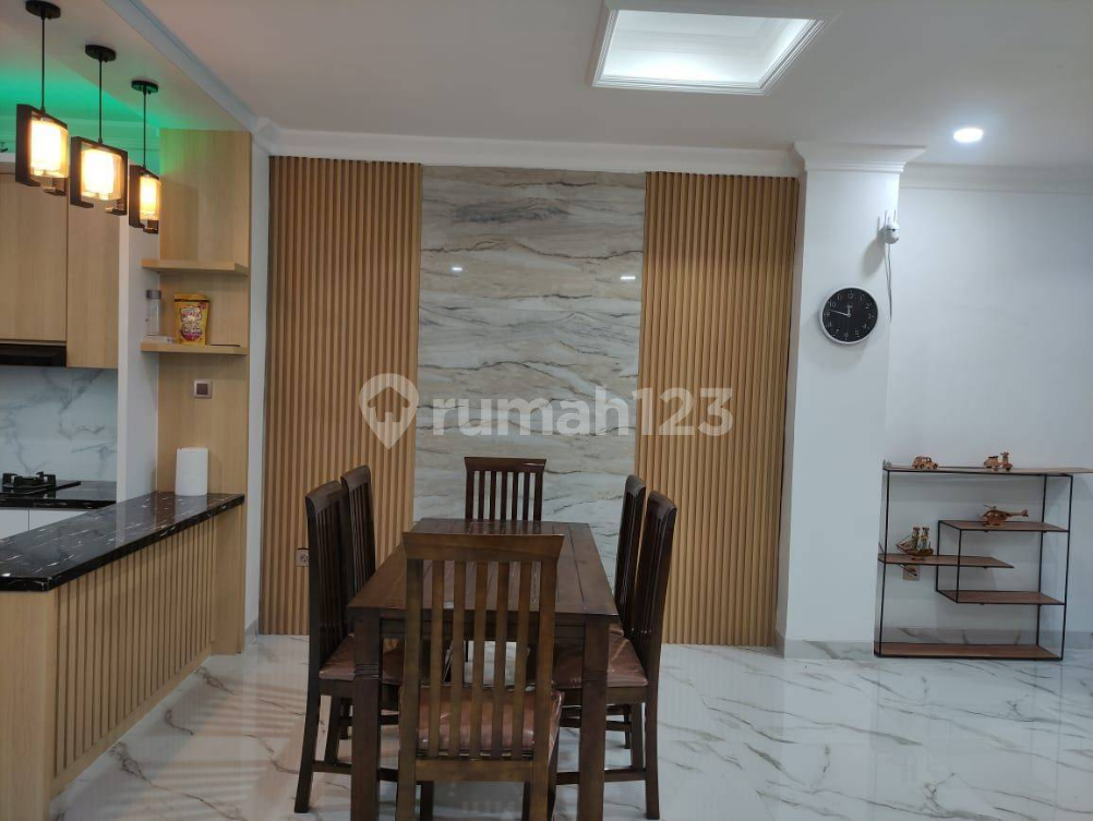 Modern House Near Schools and Shopping Centers