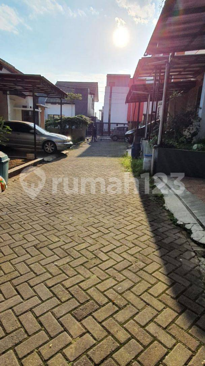 Modern Townhouse in Bukit Sariwangi