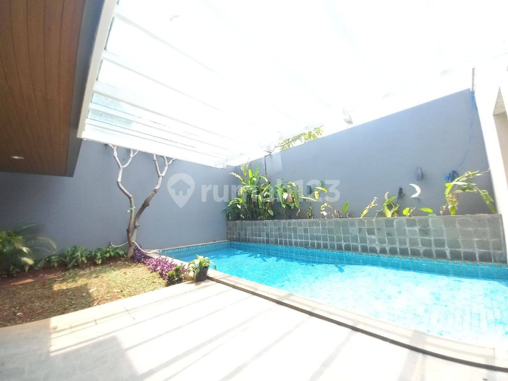Modern House with Pool Near Senopati