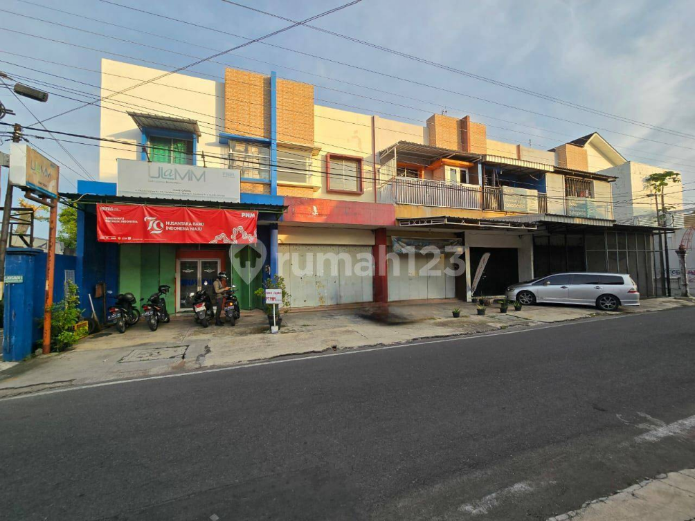 Strategic Commercial Space Near Veteran Road Solo