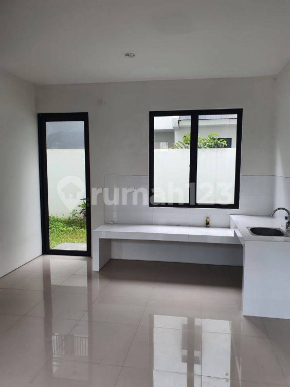 Modern 2-Bedroom Townhouse with Pool Access
