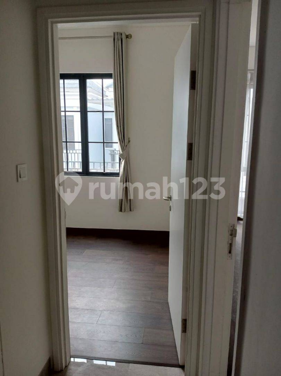 Modern Townhouse in Quiet Residential Area