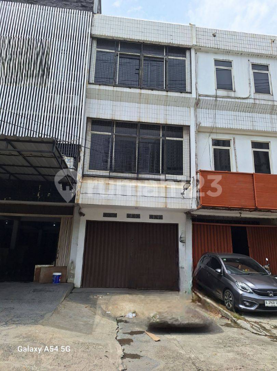 Spacious 3-Floor Commercial Space for Rent