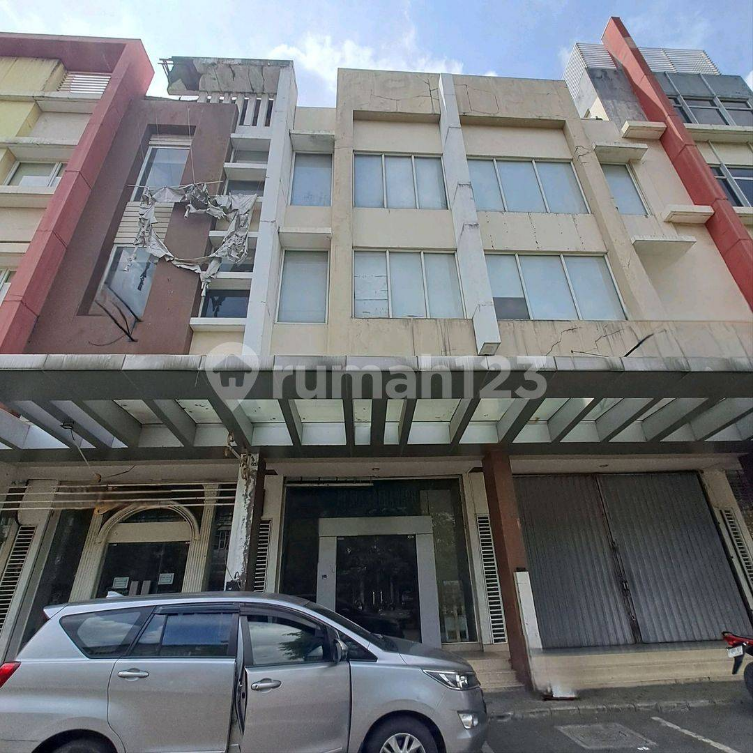 Spacious Commercial Shophouse in Kelapa Gading