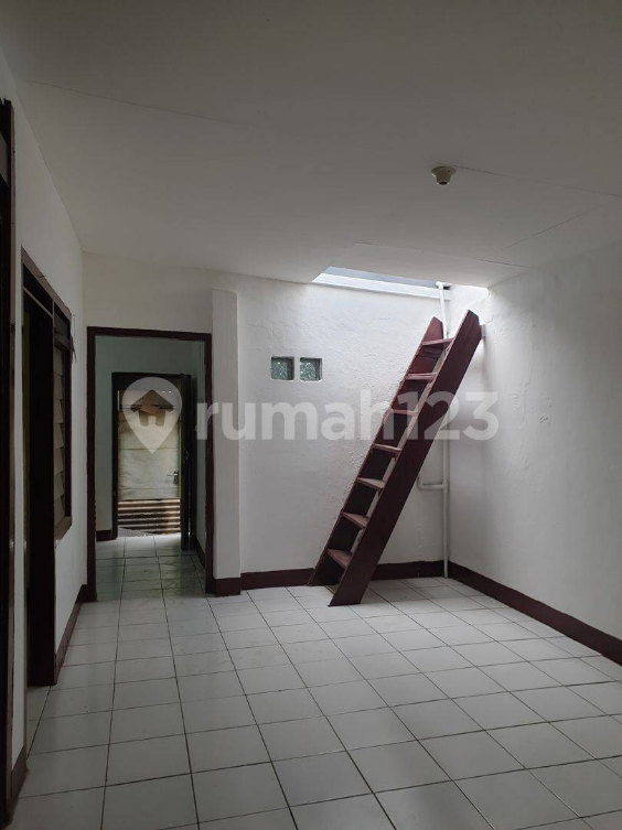 Spacious 3-Bedroom House Near UPI with Carport