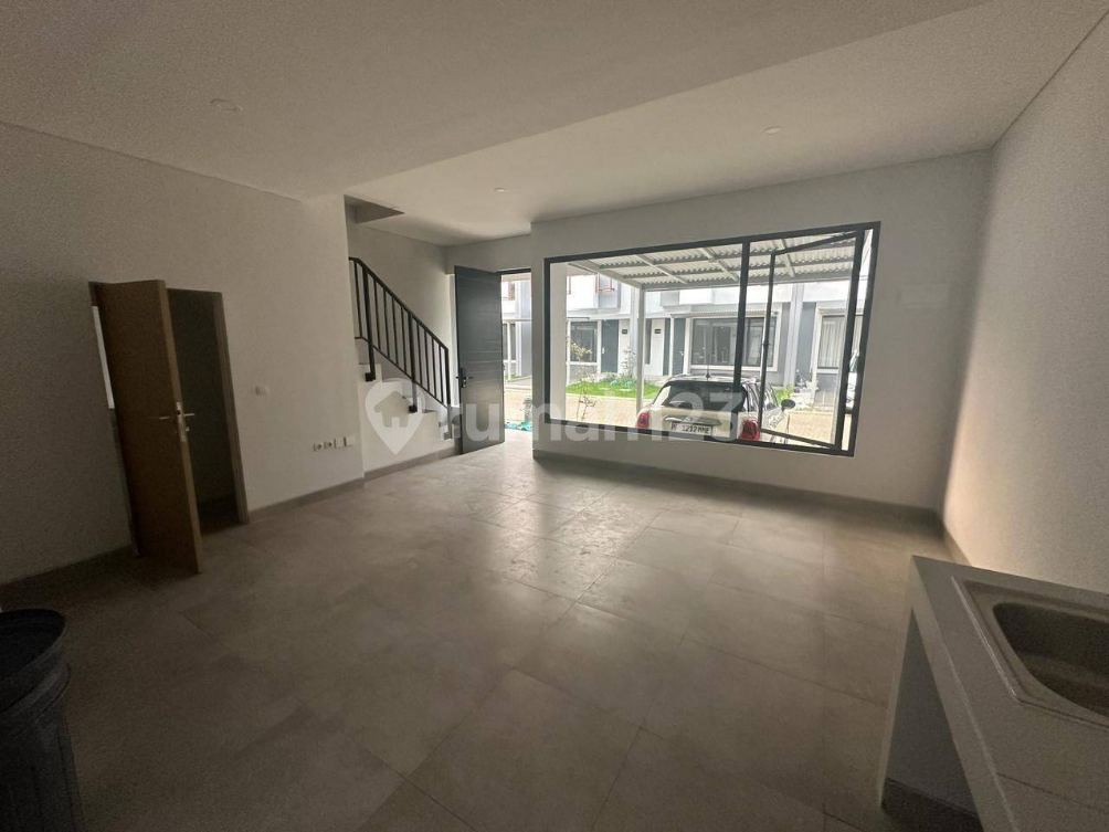 Modern Townhouse Near BSD City Toll