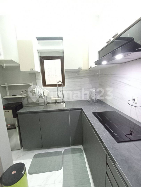 3-Story Furnished Townhouse with Pool Access