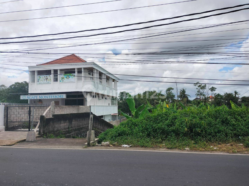 Large Commercial Land Plot Near Schools and Market