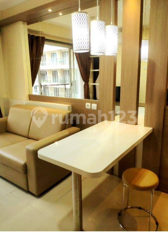 Furnished 2-Bedroom Apartment with Pool View