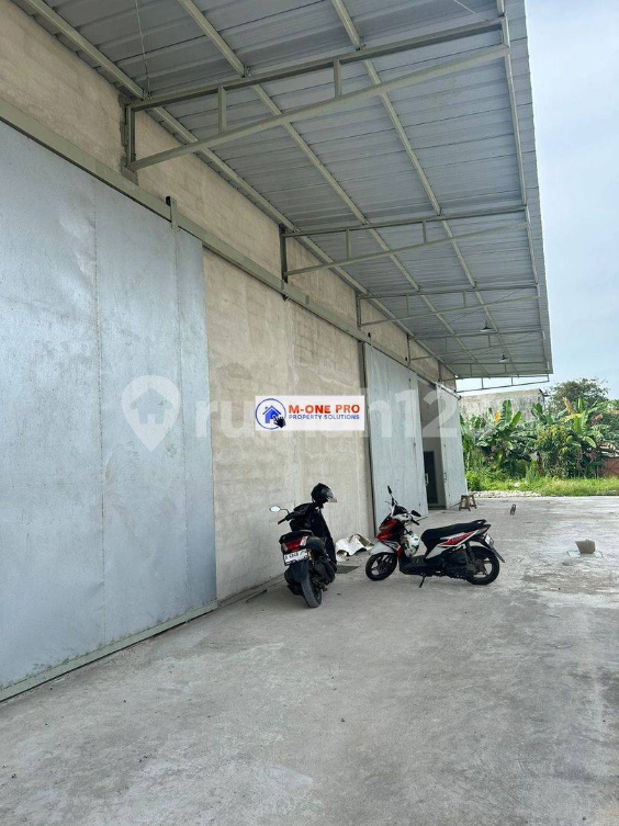 Large Industrial Warehouse with Container Access