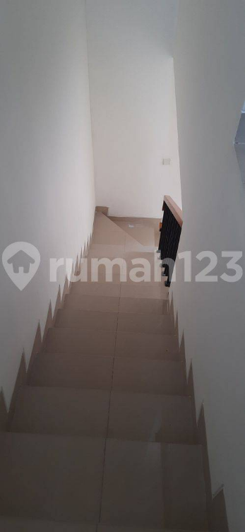 Rumah Cantik 2 Lantai di Grand Wisata Bekasi