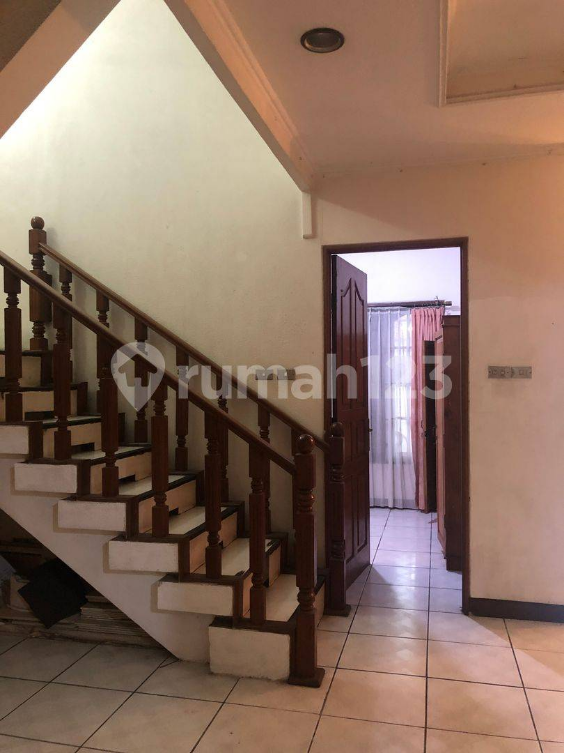 9-Bedroom Two-Story House with AC and Furnishings