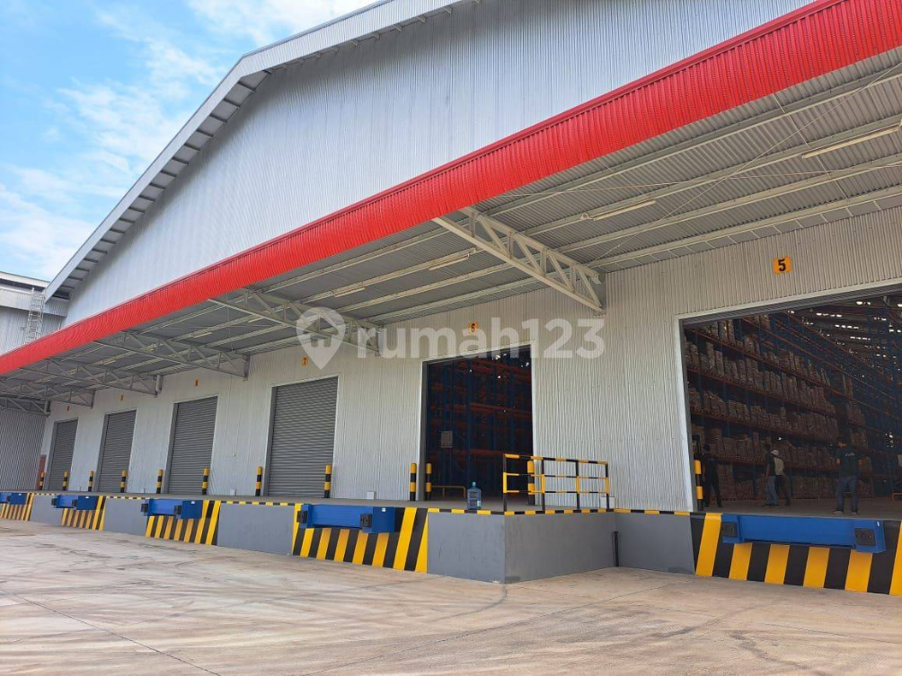 Large Industrial Warehouse with Loading Docks Jababeka