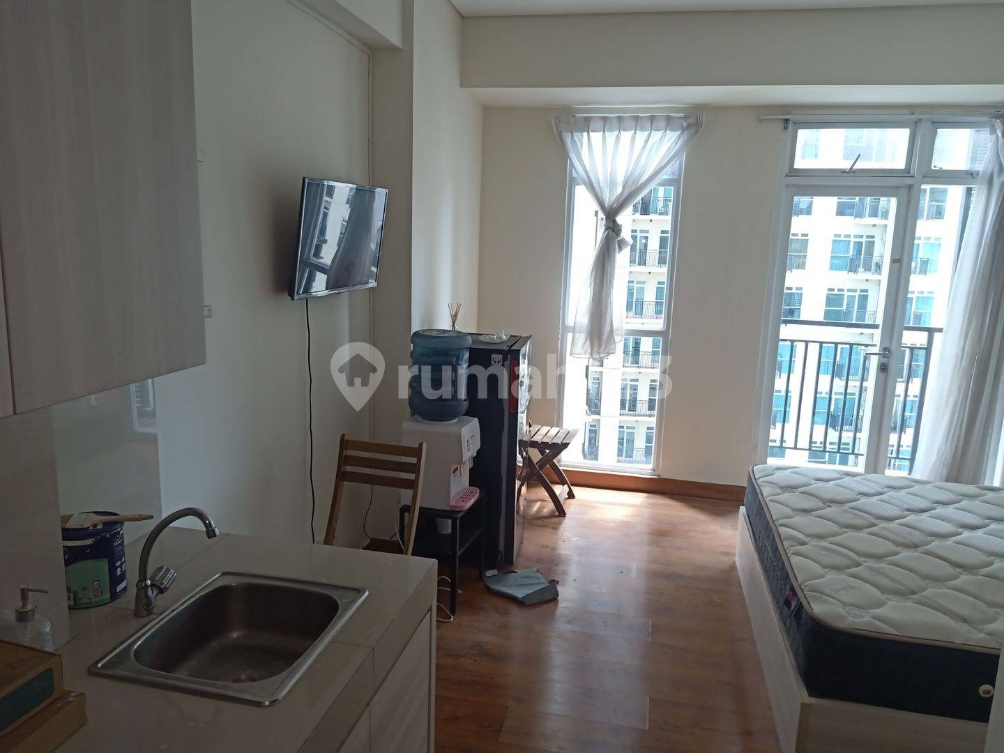 Semi-furnished Studio Apartment in Puri Orchard