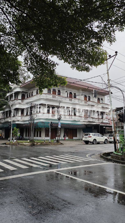 Large Commercial Building in Central Pekanbaru Location