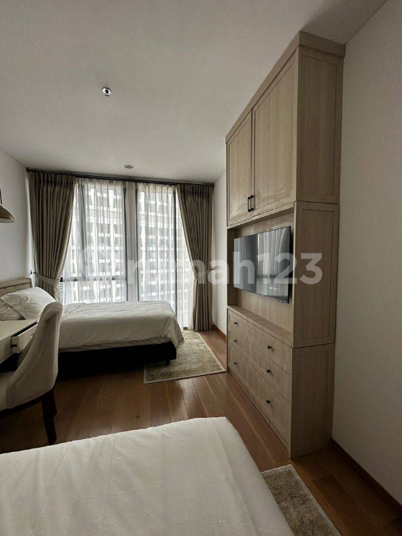 Modern 2-Bedroom Apartment with Designer Interior
