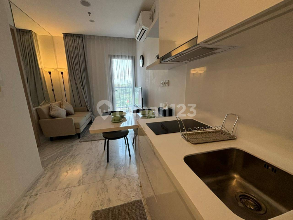 Luxurious Marble-Floored Apartment Near Schools and Malls