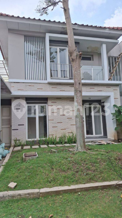 Modern 4-Bedroom House with Garden and Carport