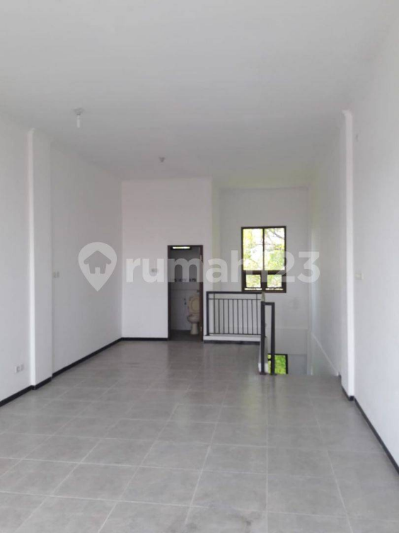 Three-Story Commercial Building for Rent in Baratajaya