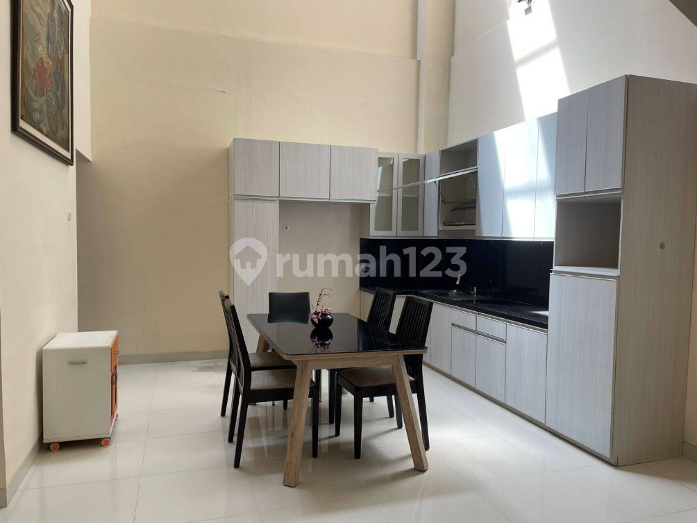 Modern 4-Bedroom Villa with Pool in Palm Beach