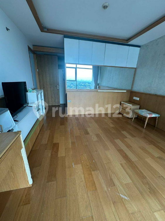 Modern 2-Bedroom Duplex with City Views