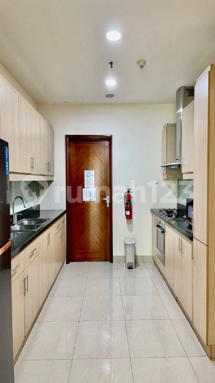 Luxurious 3BR Corner Unit with Private Lift