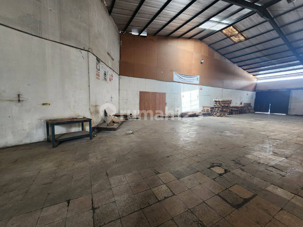 Spacious Industrial Warehouse in Central Bandung