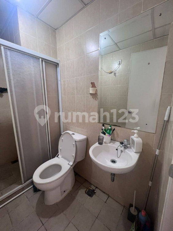Furnished 2-Bedroom Apartment Near Mall and Universities