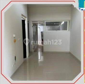 Modern 2-Bedroom House with Carport