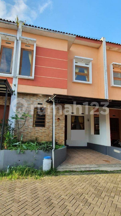 Modern Townhouse in Bukit Sariwangi