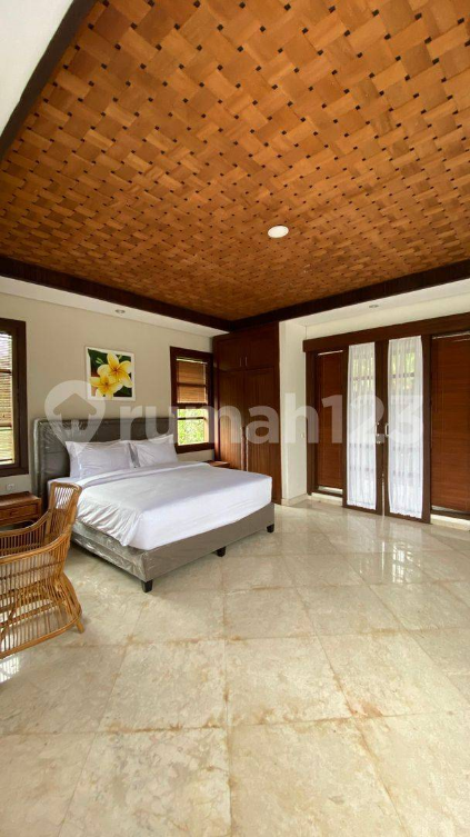 Luxurious 3-Bedroom Villa with Pool in Singakerta